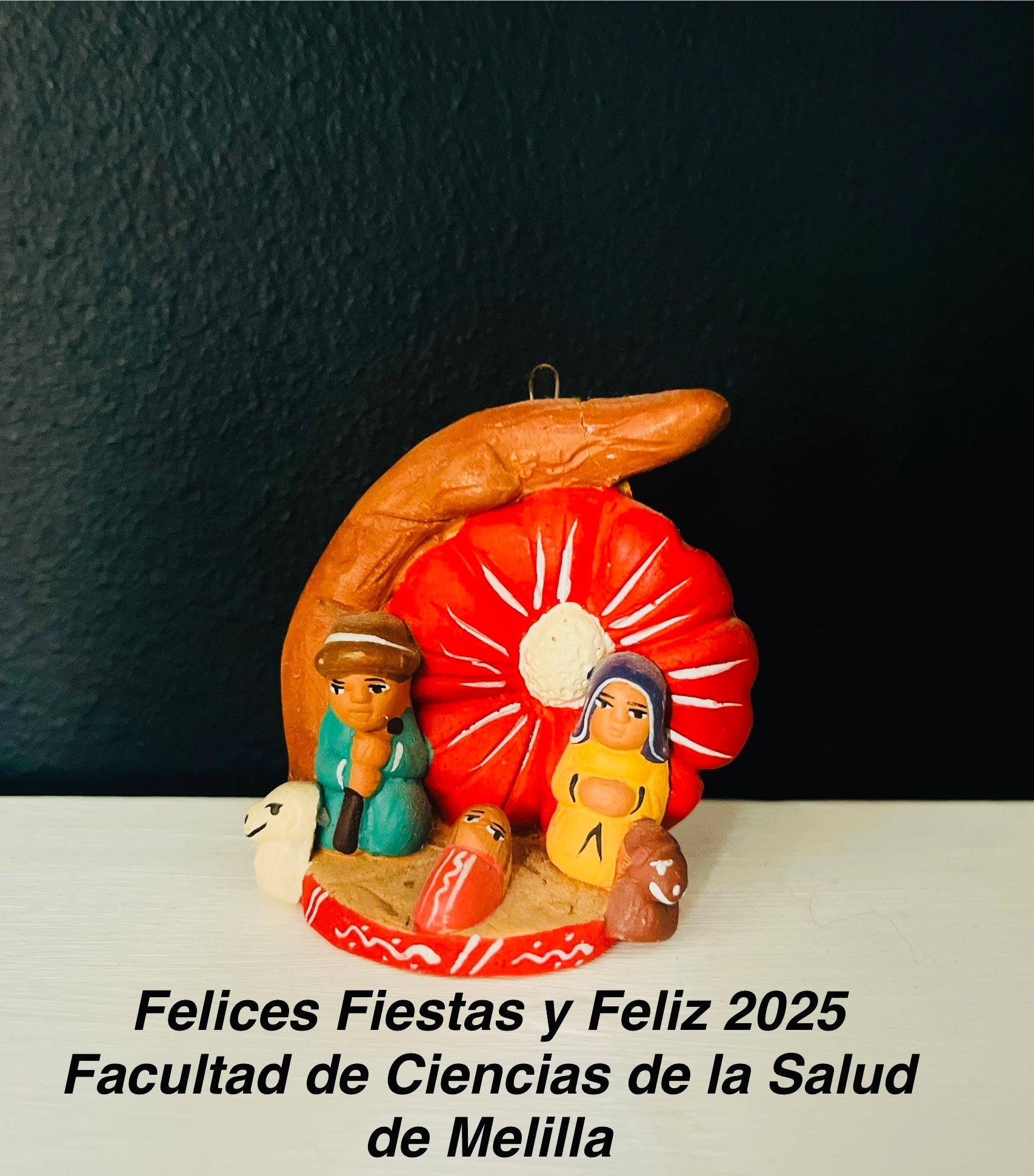 🎄✨ La Facultad de Ciencias de la Salud de Melilla os desea unas felices fiestas ✨🎄