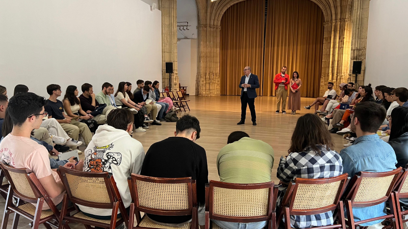 El Rector de la UGR se reune con diferentes estudiantes de Granada, Melilla y Ceuta El Rector de la UGR se reune con diferentes estudiantes de Granada, Melilla y Ceuta
